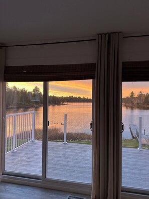 Interior - West Arm, Lake Nipissing gem/ Cozy waterfront  view/ Fishing/Boating/Relaxing (French River)