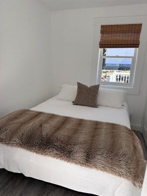 Room - West Arm, Lake Nipissing gem/ Cozy waterfront  view/ Fishing/Boating/Relaxing (French River)