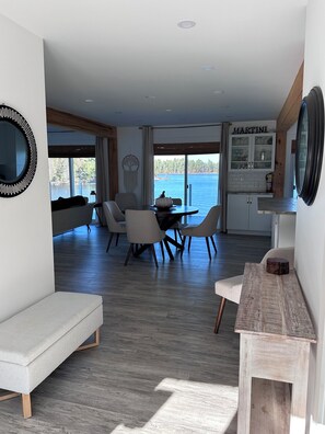 Interior - West Arm, Lake Nipissing gem/ Cozy waterfront  view/ Fishing/Boating/Relaxing (French River)