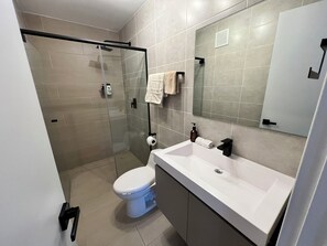 Bathroom - New Modern 1-Bedroom Condo in San Francisco Best Location! Rooftop Pool (Panamá)