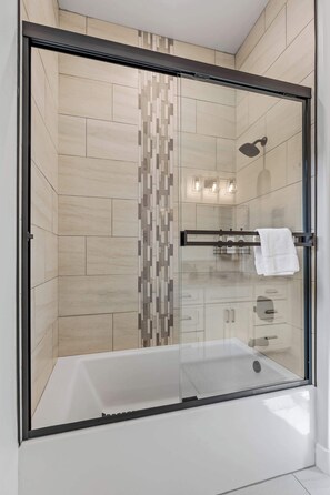 Shower, hair dryer, towels, shampoo - NEW! | Single-Level | Hot Tub | AC | Int Design (Flagstaff)