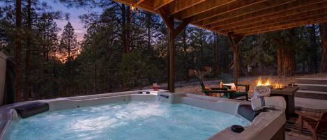 Banyera d'hidromassatge a l'aire lliure