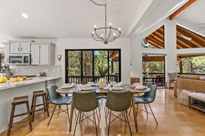 Dining - NEW! | Kachina Cabin | AC | Trail Access | Hot Tub (Flagstaff)