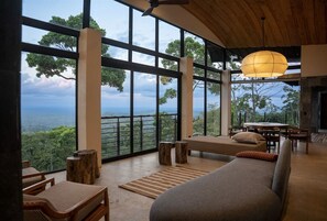 4 Bedroom Horizon View Villa | WiFi (free), bed sheets