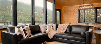 Red Rocks Gather - Hot tub, sauna, cinema & views