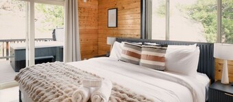 Red Rocks Gather - Hot tub, sauna, cinema & views