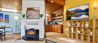 Serene MidCentury Gem 5BR Madison Park & World Cup