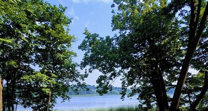 Tranquil Lakefront Hygge Bee Cabin