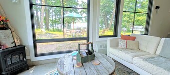 Tranquil Lakefront Hygge Bee Cabin