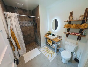 Dusche, Haartrockner, Handtücher, Seife