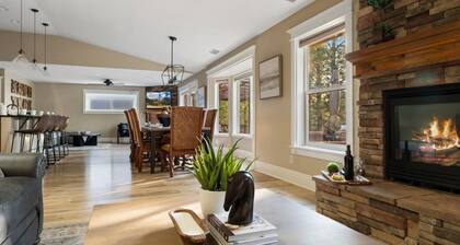 *Fenced Yard*Game room*Firepit* Near Forest Edge*