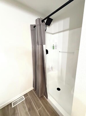 Shower, hair dryer, towels, soap - Spacious Vancouver Home near PDX, Shopping & I-205 (Vancouver)