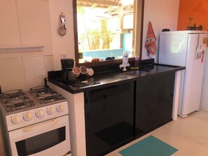 Private kitchen - House 150 meters from the beach. (Paraty)