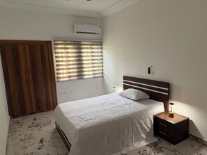 2 chambres, fer et planche à repasser, Wi-Fi, draps fournis
