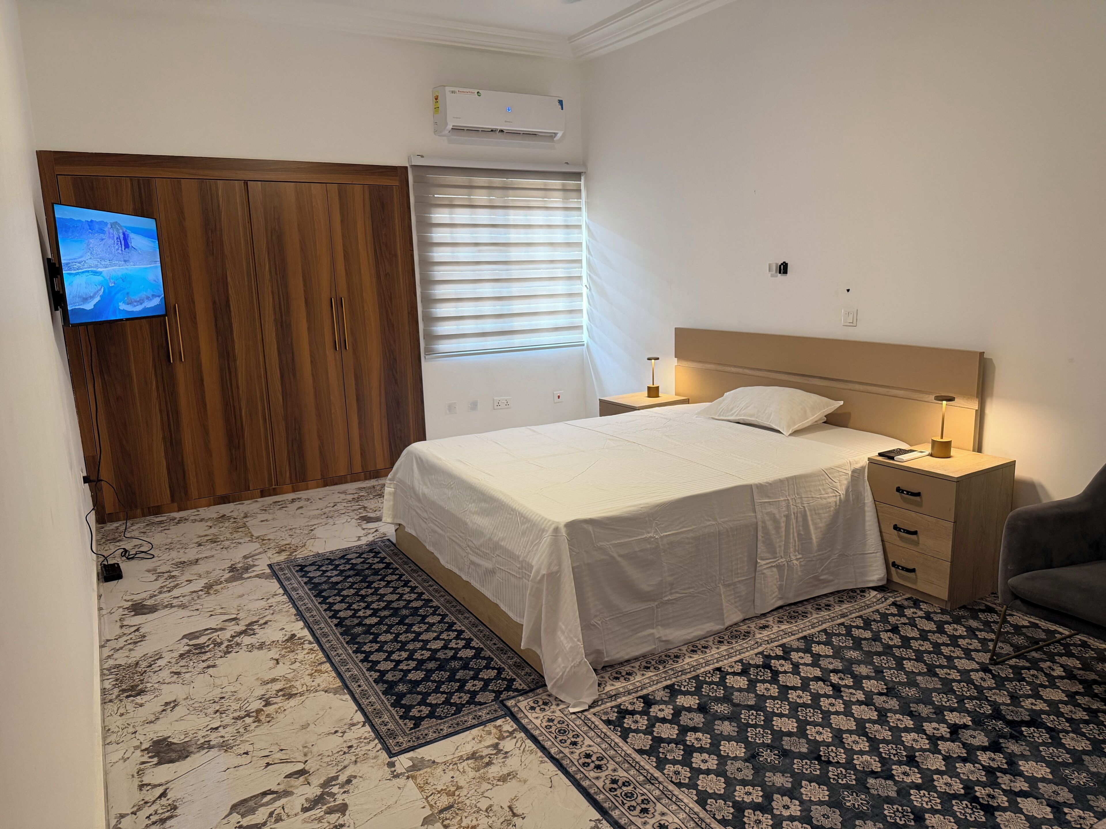 2 bedrooms, iron/ironing board, WiFi, bed sheets