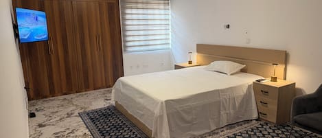 2 bedrooms, iron/ironing board, WiFi, bed sheets
