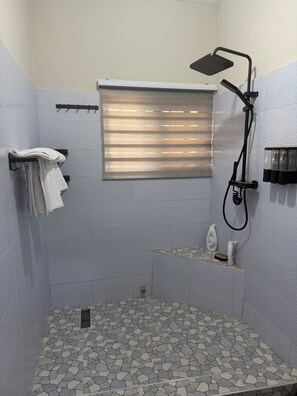 Towels, soap, toilet paper - Gorgeous 2-bedroom apartment with AC in Adenta Municipality (Adenta Municipality)