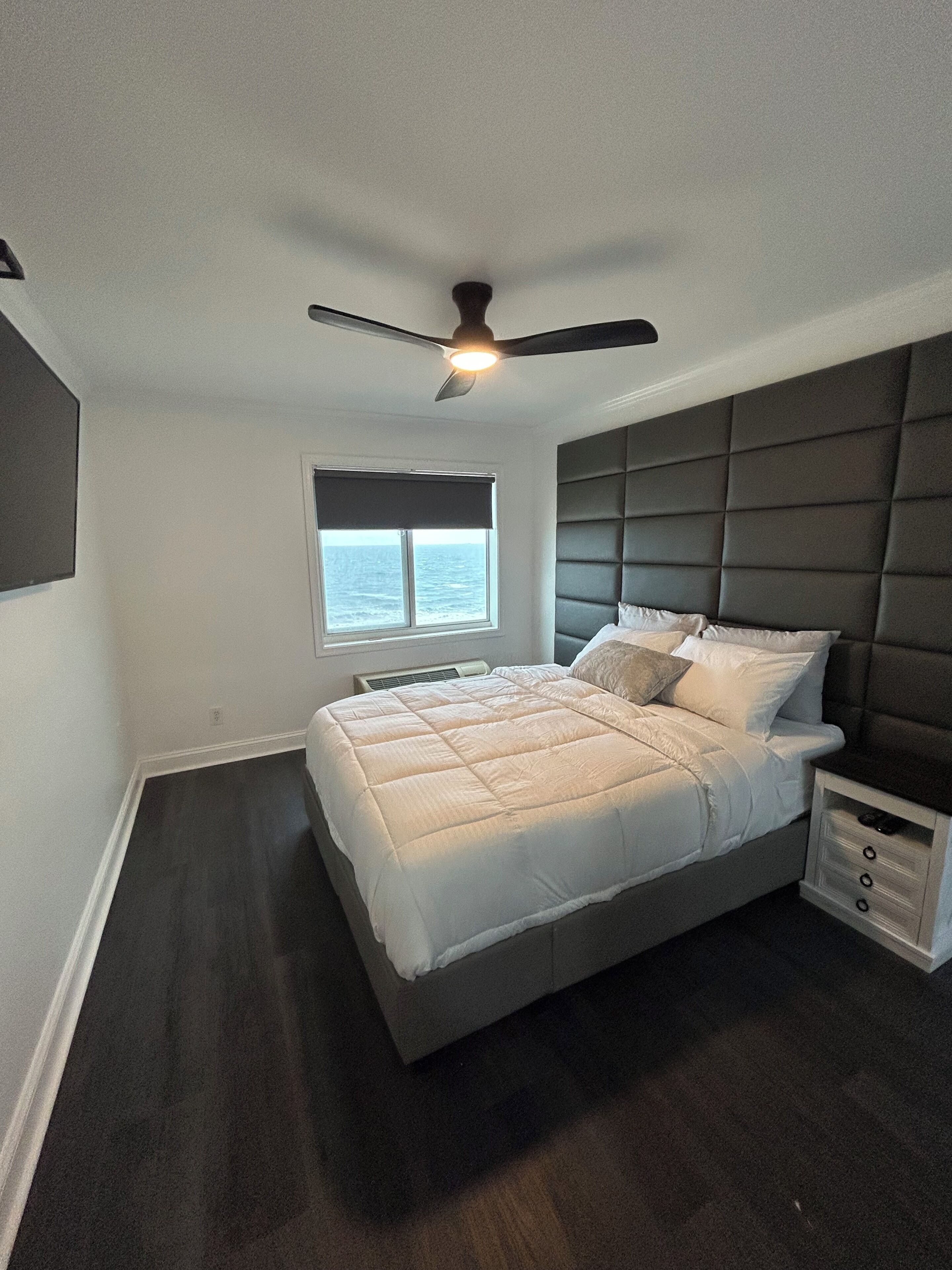 Cozy 2-bedroom Condo In Quaint Virginia Beach With Ac And Gym - Croatan Beach, VA