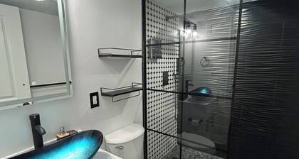 Cozy 2-bedroom condo in quaint Virginia Beach with AC and gym