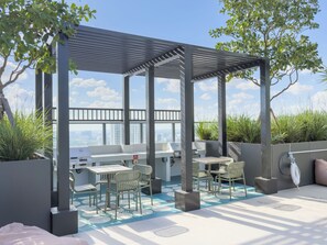 Outdoor dining - C1611 - Modern Boho Retreat with Pool & City Views in Miami Downtown (Miami)