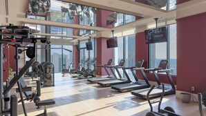 A gym with treadmills, exercise bikes, and weight machines. - C1611 - Modern Boho Retreat with Pool & City Views in Miami Downtown (Miami)