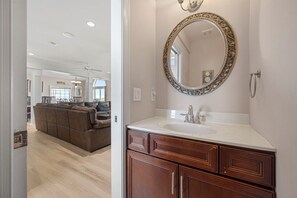 Interior - 'A Sunny Delight - 6BR - Oceanfront - Sleeps 15 (North Topsail Beach)