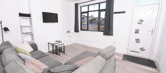 Spacious 6-Guest Retreat with Pool Table