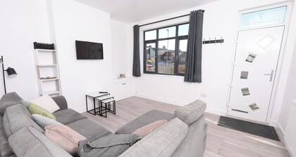 Spacious 6-Guest Retreat with Pool Table