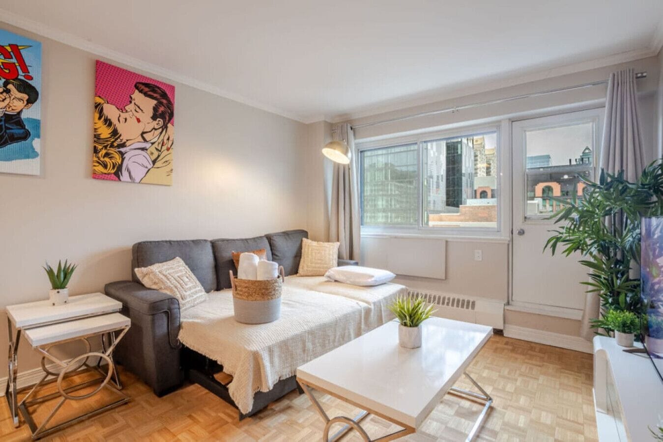 Desk, iron/ironing board, WiFi, bed sheets