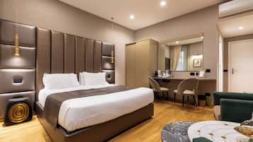 Superior Double Room | Peti besi dalam bilik, meja, ruang kerja komputer riba, kalis bunyi