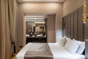 Junior Suite - HELMIRAGE Frattina Suite (Rome)