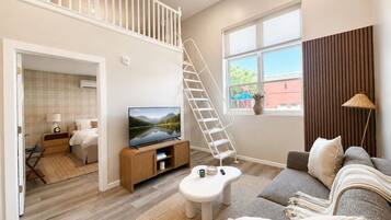 Iron/ironing board, travel cot, WiFi, bed sheets