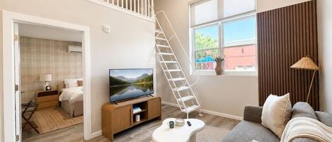 Iron/ironing board, travel crib, WiFi, bed sheets