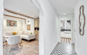 A living room with a sofa, a chair, a clock, and a framed picture on the wall. - Munkler Mühle Whg: 1 (Irrhausen)