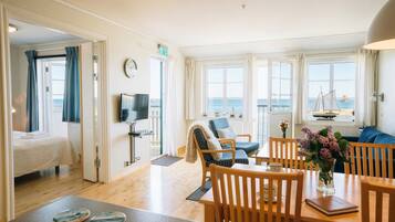 Superior Double Room, Balcony, Sea View | Interior