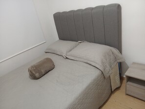 Ferros/tábuas de passar roupa, Wi-Fi, roupa de cama