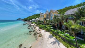 On the beach, white sand, 4 beach bars