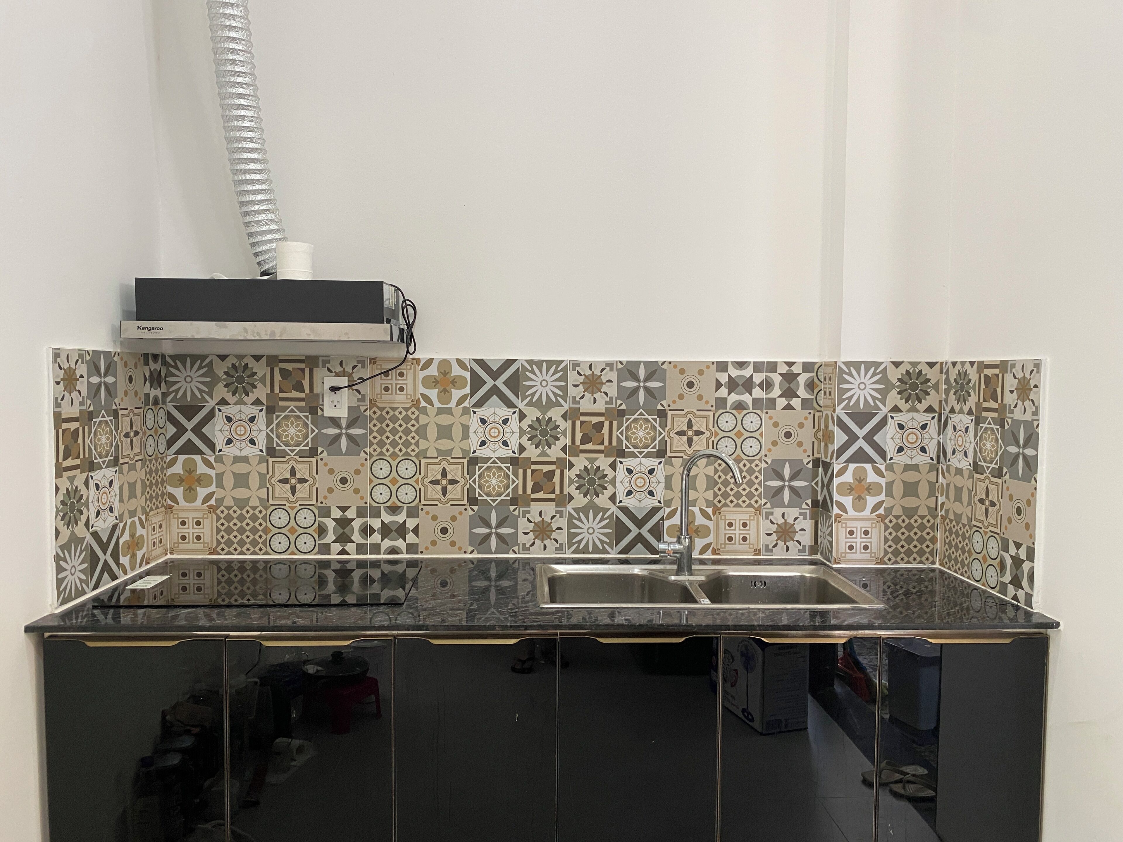 Deluxe Apartment, 2 Bedrooms, City View | Private kitchen | Full-size fridge, stovetop, electric kettle, cookware/dishes/utensils