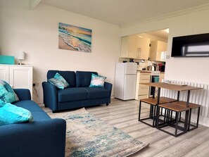 Smart TV, ping pong - 2 Bedroom Chalet - free swimming & gym included (Great Yarmouth)