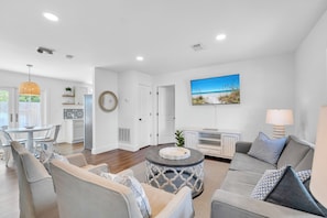 Smart TV - Blue Mountain Beach Gem, Pool, Bikes, Pet Friendly, Walk to Sand (Santa Rosa Beach)