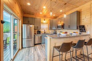 Microwave, oven, stovetop, dishwasher - NEW-Panoramic Mountain Views-Luxury Gatlinburg cabin w/ theatre, hot tub & games (Gatlinburg)