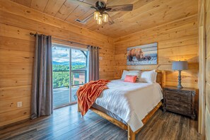 4 habitaciones, tabla de planchar con plancha, wifi y ropa de cama 