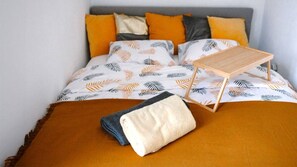 Iron/ironing board, WiFi, bed sheets