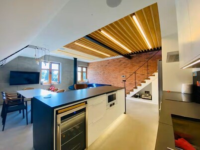 Modern 3BD Apartment in Zolynia Town Square