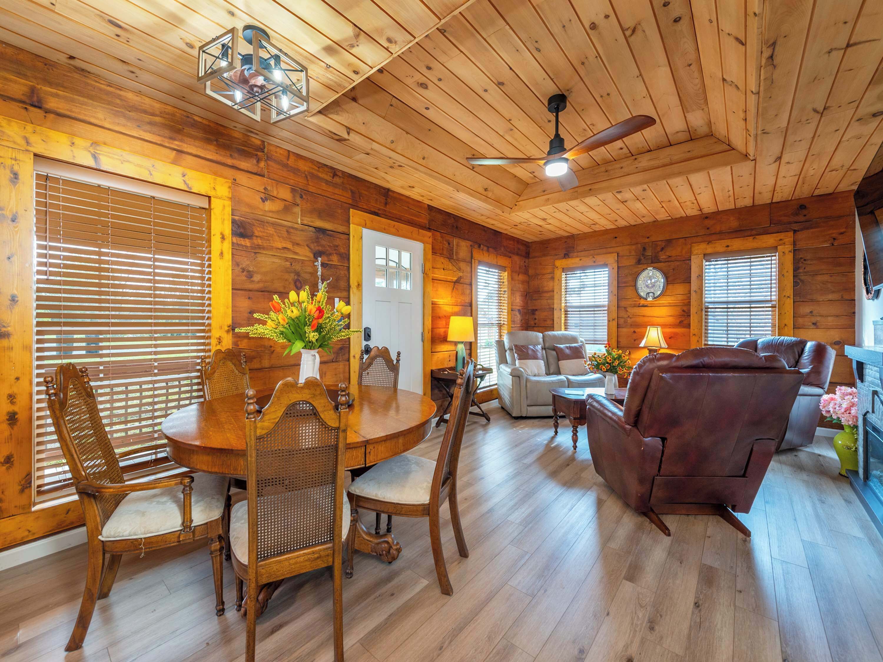 Hoots Hideaway | Porch  Fire Pit  Prime Location - Saluda, NC