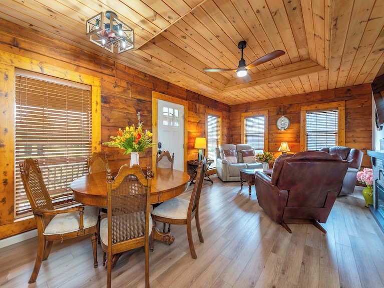 Hoots Hideaway | Porch Fire Pit Prime Location - Saluda, NC