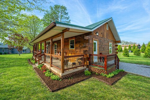 Hoots Hideaway | Porch • Fire Pit • Prime Location