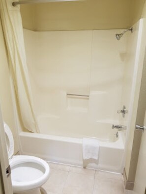 Bathroom - Truestay Inn (Bakersfield)