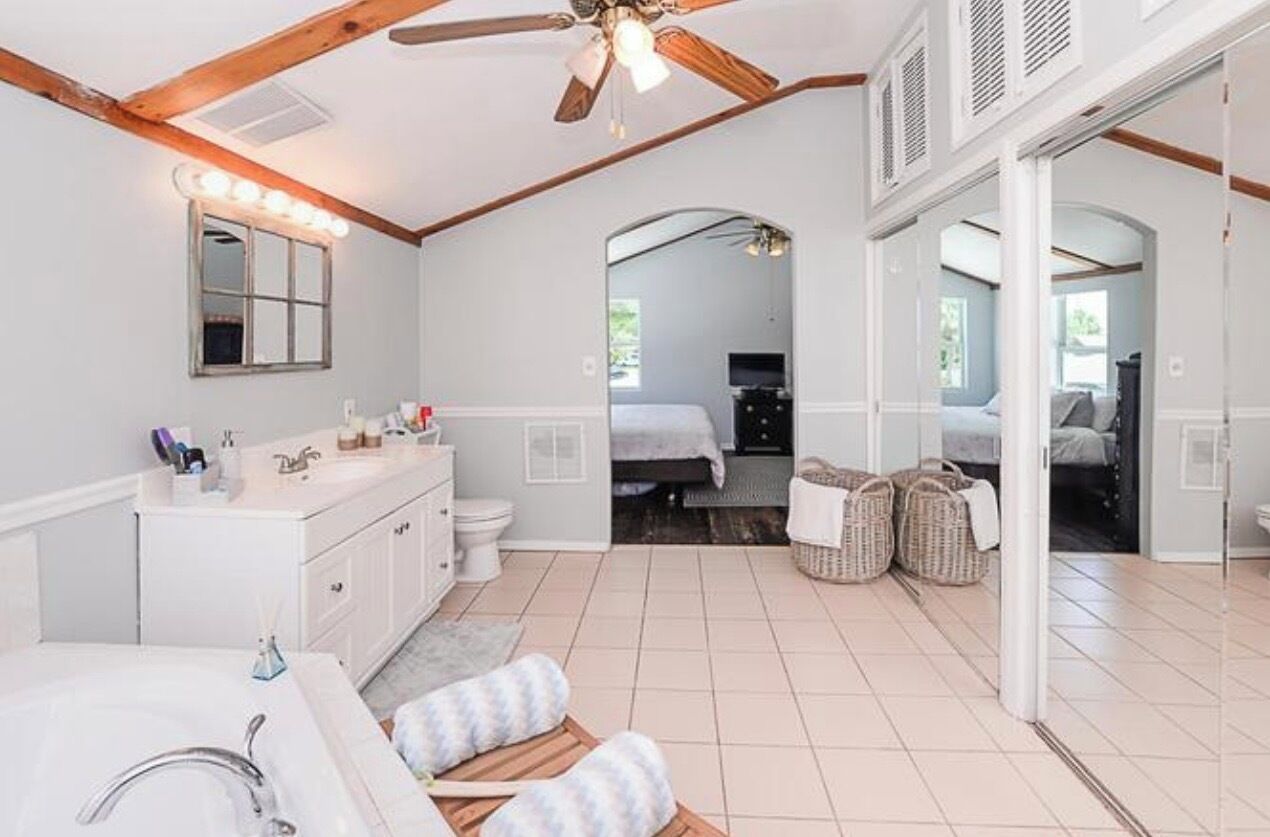 Jetted bath, towels, soap, toilet paper