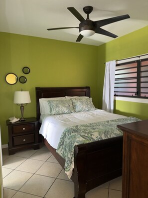 1 bedroom, desk, iron/ironing board, WiFi - Red Hook Retreat with Stunning Ocean Views (Red Hook)
